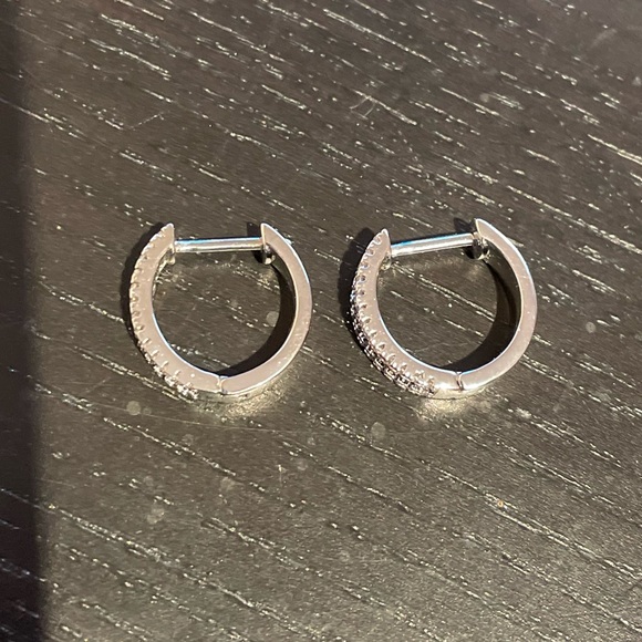 Beautiful white and blue stone earrings - Picture 2 of 3